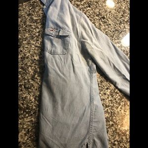 Hollister button up size L 💙